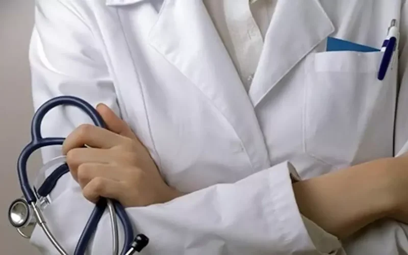 عميد قصر العيني يطالب بدعم مادي للحد من ظاهرة هجرة الأطباء